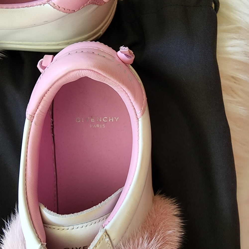 💟Beautiful Pink Givenchy Sneakers 💕Like New